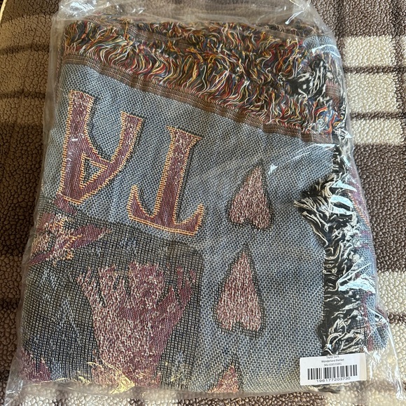 Taylor Swift Wonderland Blanket - Picture 3 of 3
